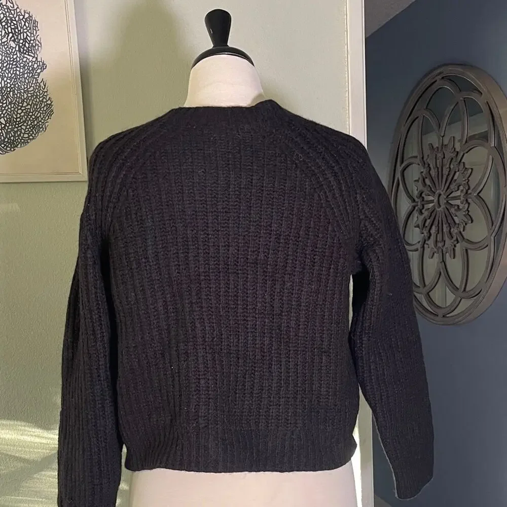 Everlane Women's Black Crew Neck Sweater